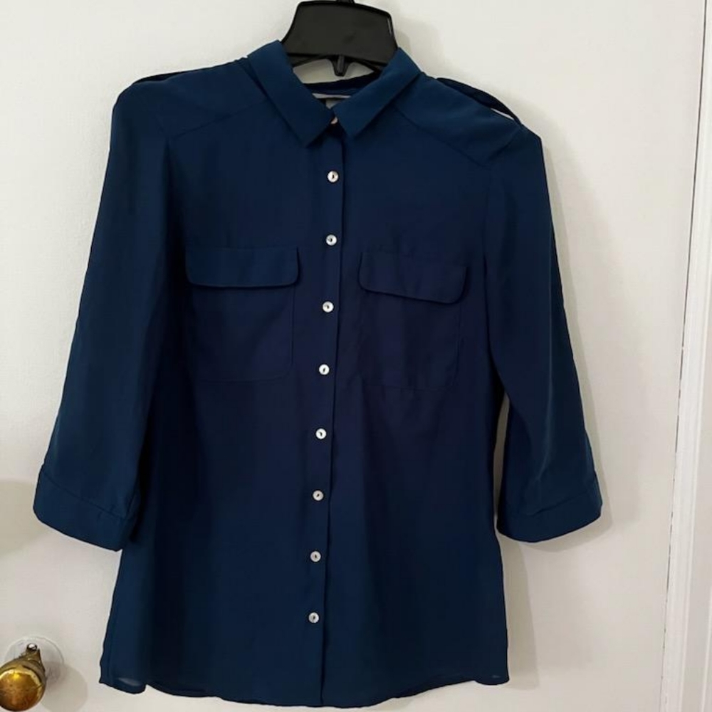 H&M Women's blue button-up blouse... Size 8